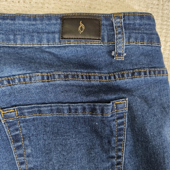 Diverso Jean Shorts Size 16W Plus Size Medium Wash Denim - Picture 10 of 16